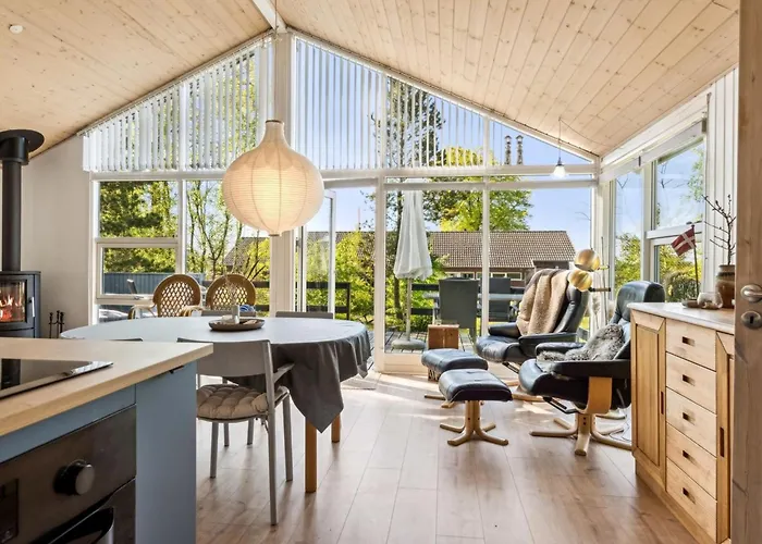 Anne - 150m From The Sea By Interhome